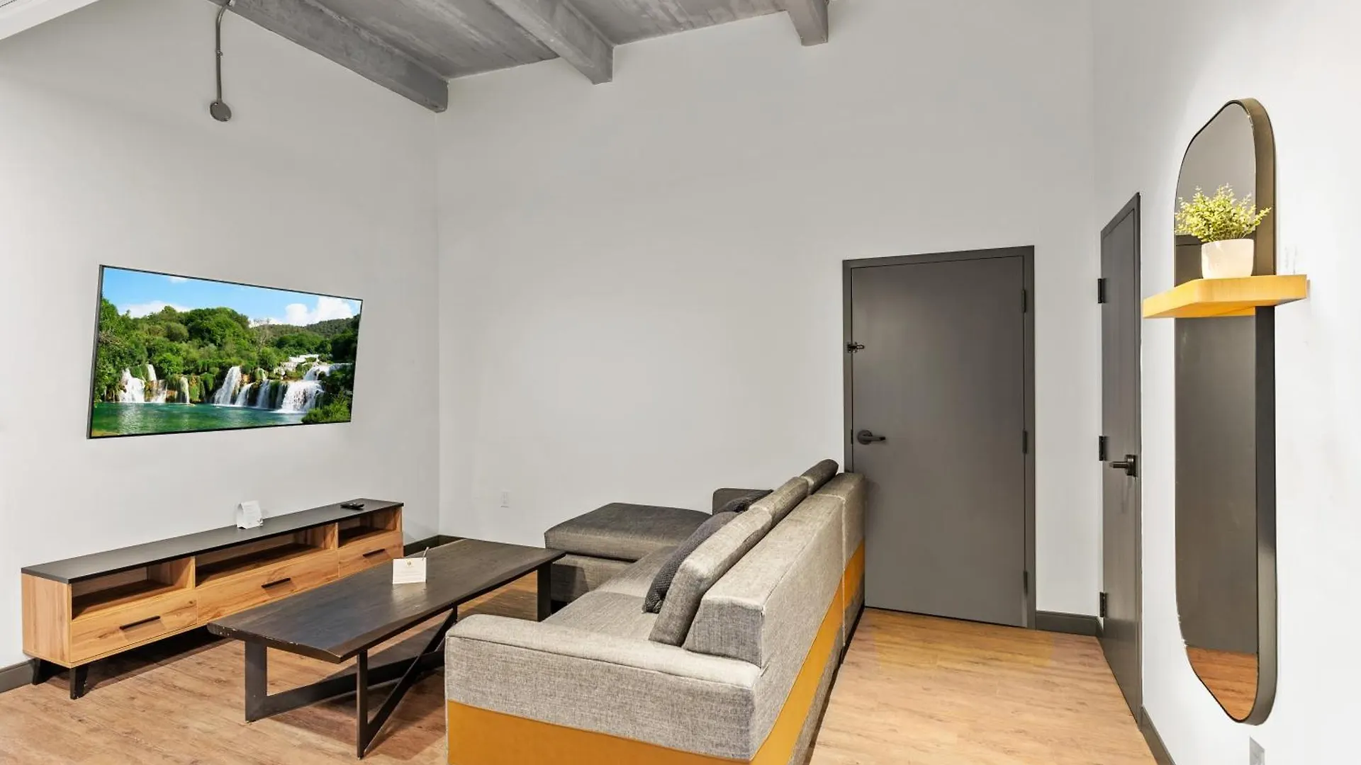 Cannery Lofts Niagara Hotel